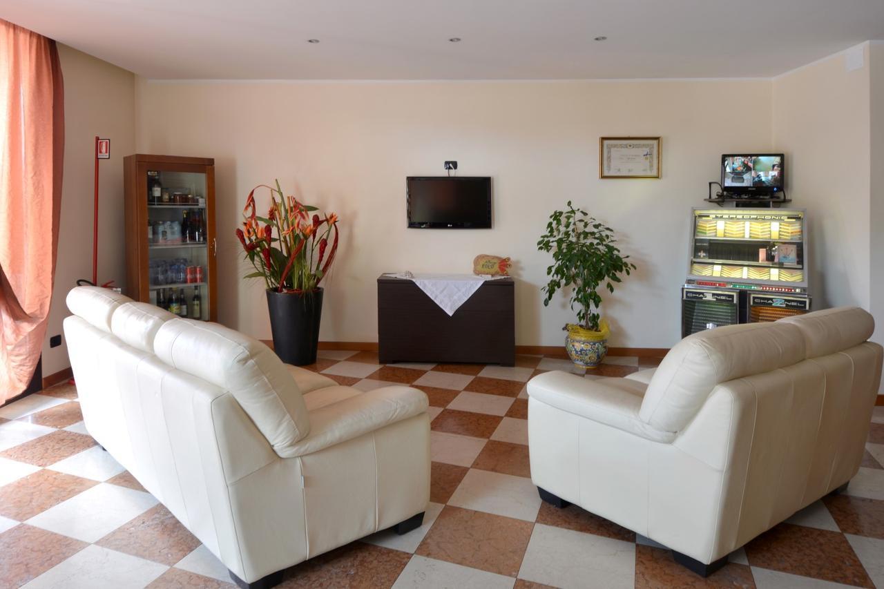 Hotel Eolo Sermide Buitenkant foto