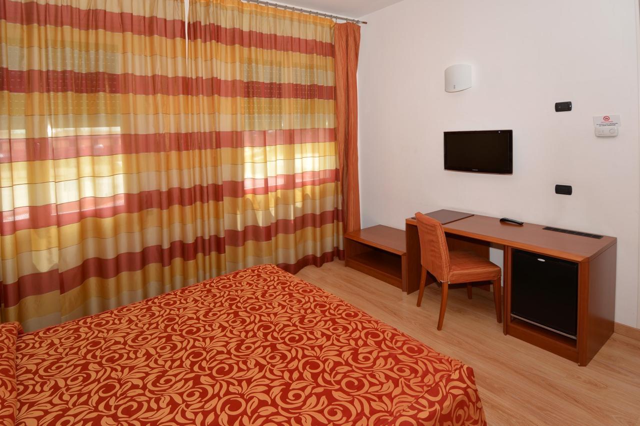 Hotel Eolo Sermide Buitenkant foto