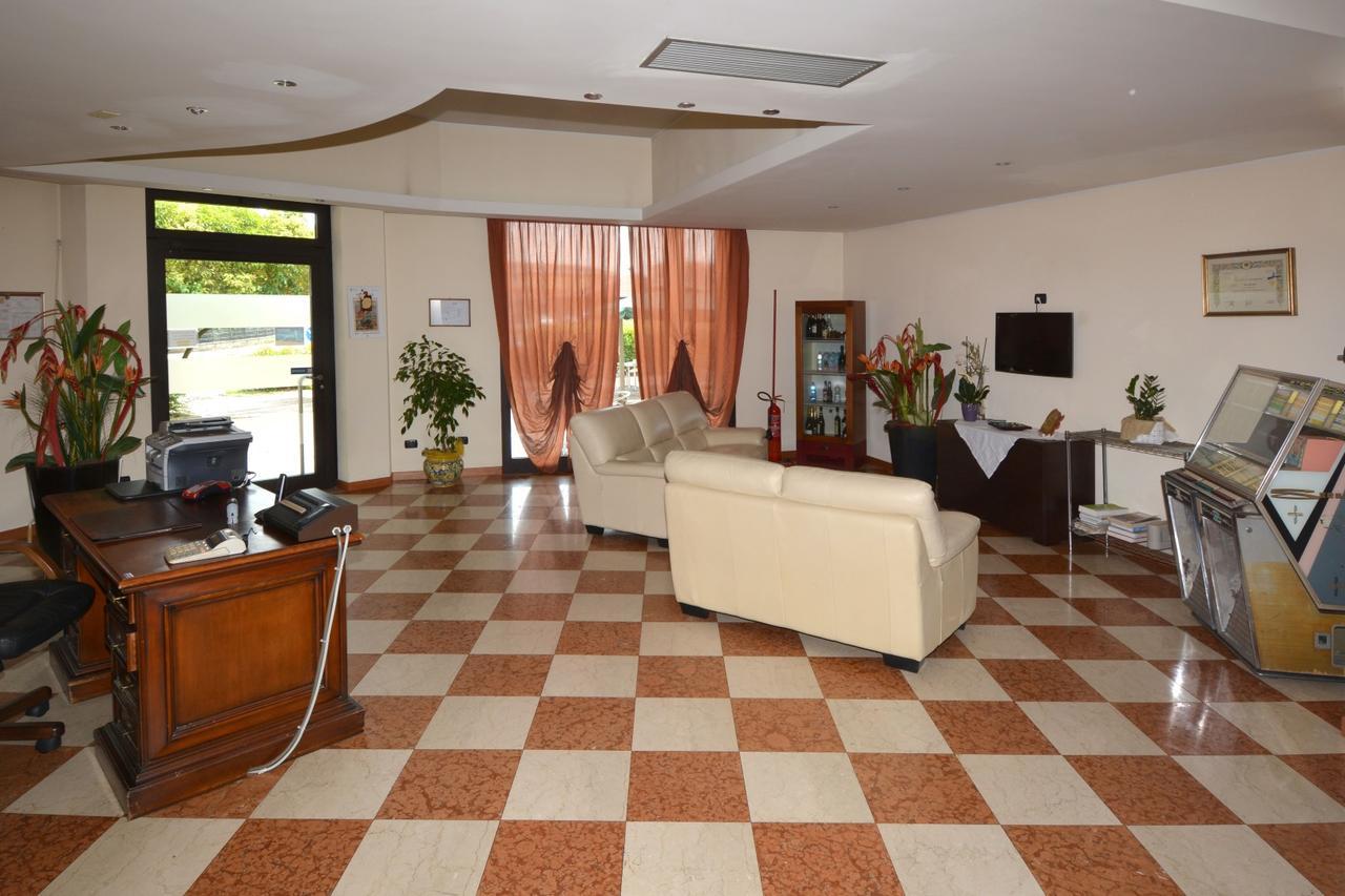 Hotel Eolo Sermide Buitenkant foto